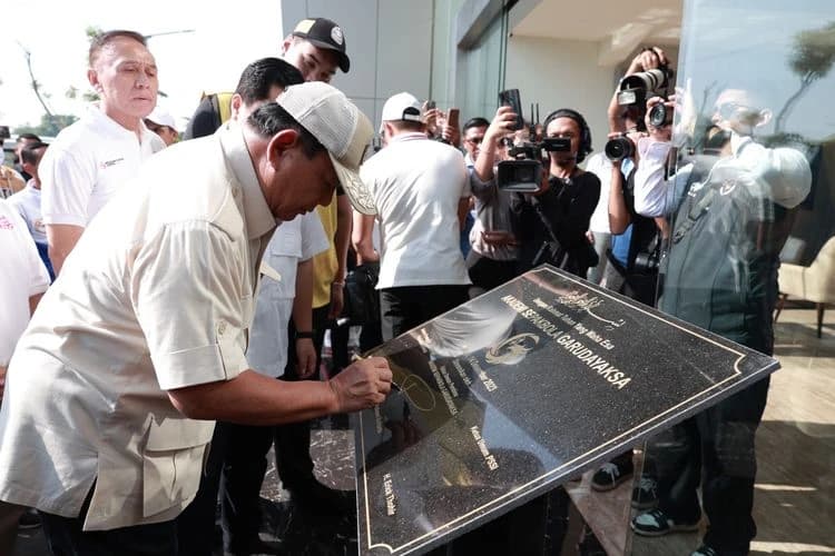 Prabowo Subianto Gagas Akademi Sepak Bola Modern