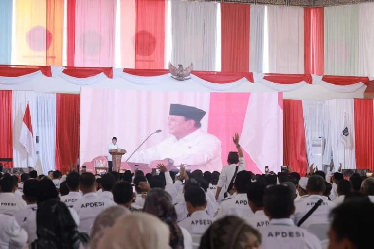 Prabowo Kenang Perjuangan Dana Desa Saat Hadir di Rakernas Apdesi