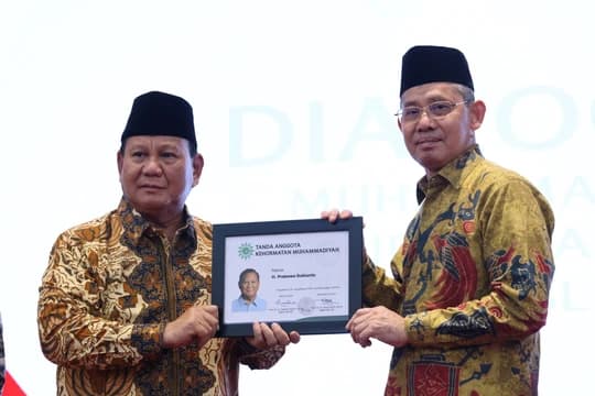 Pemberian Tanda Anggota Kehormatan Muhammadiyah kepada Prabowo