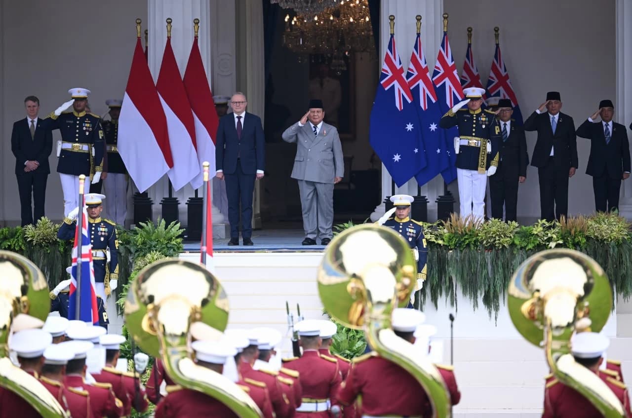 Presiden Republik Indonesia Prabowo Subianto menerima kunjungan kerja Perdana Menteri Australia Anthony Albanese di Istana Merdeka, Jakarta, pada Jumat, 6 Februari 2026. Kunjungan ini menjadi momentum penting dalam memperkuat hubungan bilateral Indonesia dan Australia sebagai mitra strategis di kawasan Indo-Pasifik.