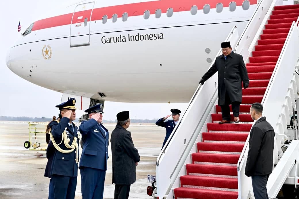 Presiden Republik Indonesia Prabowo Subianto tiba di Amerika Serikat (AS) pada Selasa, 17 Februari 2026 pukul 11.55 waktu setempat. Pesawat Garuda Indonesia-1 yang membawa Presiden dan rombongan mendarat di Pangkalan Militer Andrews, Washington DC.