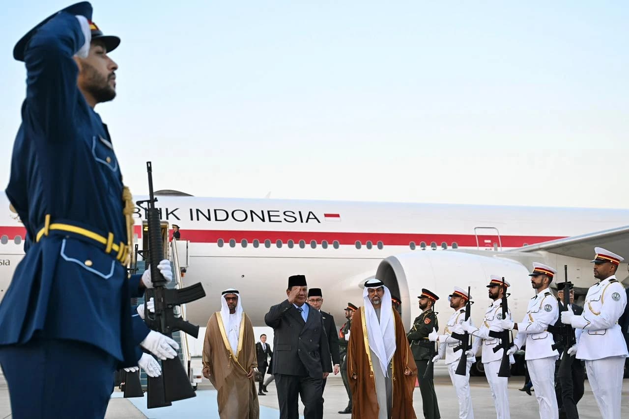 Kunjungan kerja Presiden Prabowo ke Abu Dhabi ini menjadi bagian dari upaya berkelanjutan untuk memperkuat kemitraan strategis Indonesia–PEA. Hubungan bilateral kedua negara yang telah terjalin erat diharapkan semakin kokoh melalui pertemuan dan agenda kerja sama yang dijadwalkan selama kunjungan berlangsung.