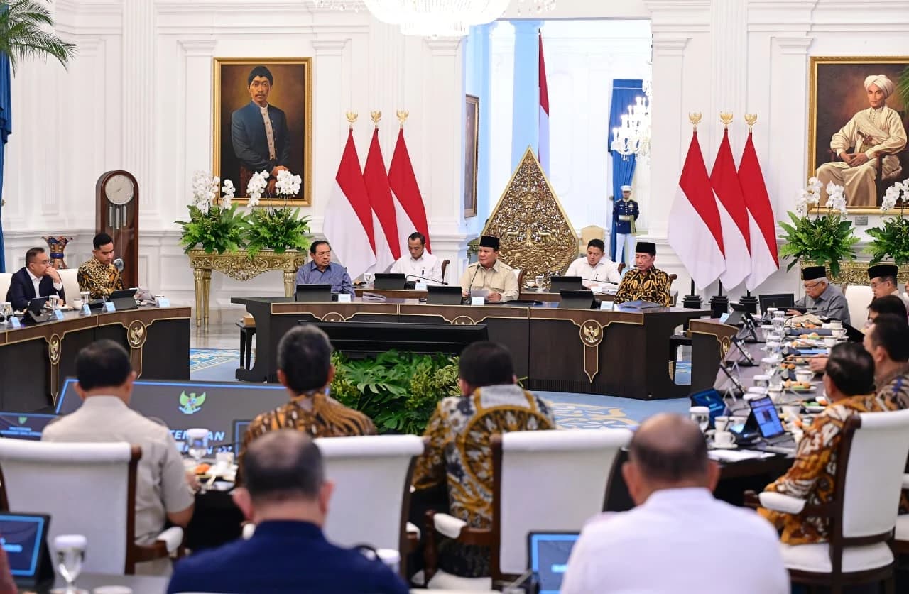 Semuanya ini kita lakukan dalam rangka bagaimana mendorong agar kejadian di global itu bisa kita antisipasi untuk mengamankan negara kita.