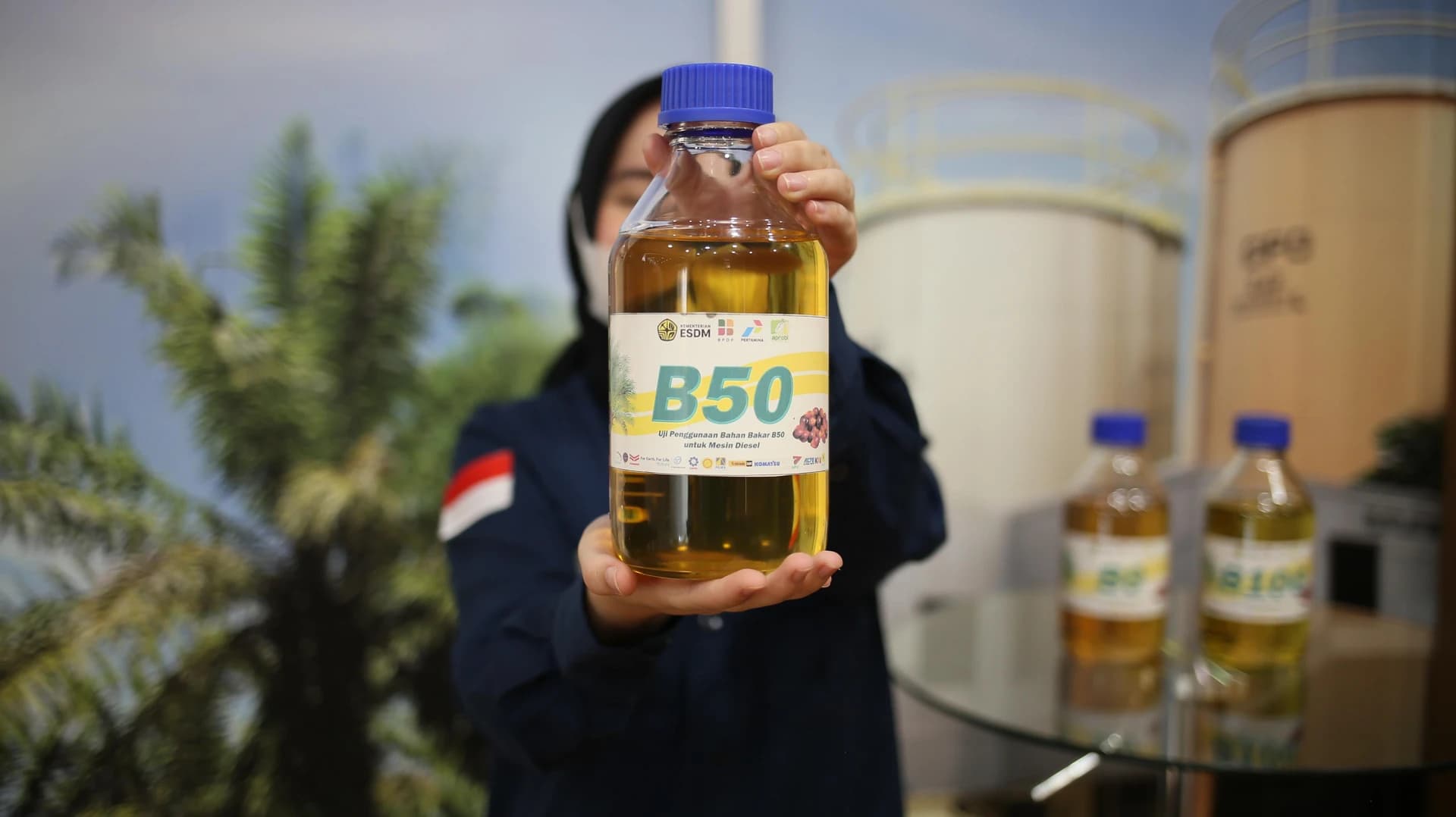 Program B50, yang menggabungkan 50 persen biodiesel berbasis minyak nabati dengan 50 persen solar, bukan sekadar inovasi teknis.