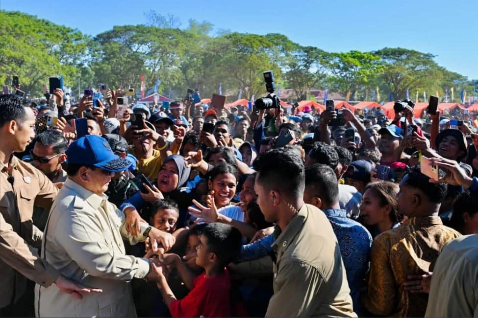 Bagi masyarakat NTT, yang dibutuhkan setelah bencana bukan hanya bantuan untuk bertahan hari ini, tetapi kepastian bahwa masa depan mereka juga sedang diperjuangkan. Dari Nagekeo, Presiden Prabowo menunjukkan komitmen itu: membantu masyarakat melewati bencana sekaligus membuka jalan menuju kehidupan yang kembali tumbuh dan berkembang.