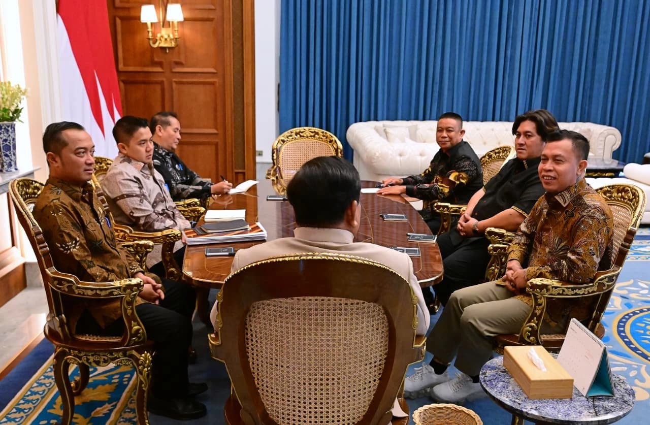 Presiden Prabowo Subianto menerima kunjungan Panglima Jilah di Istana Merdeka, Jakarta, pada Jumat, 28 Agustus 2026. Dalam pertemuan itu, Panglima Jilah menyampaikan bahwa Presiden Prabowo memberikan dukungan untuk mempercepat penanganan kebakaran hutan dan lahan (karhutla), termasuk melalui penambahan personel dan dukungan sarana udara.