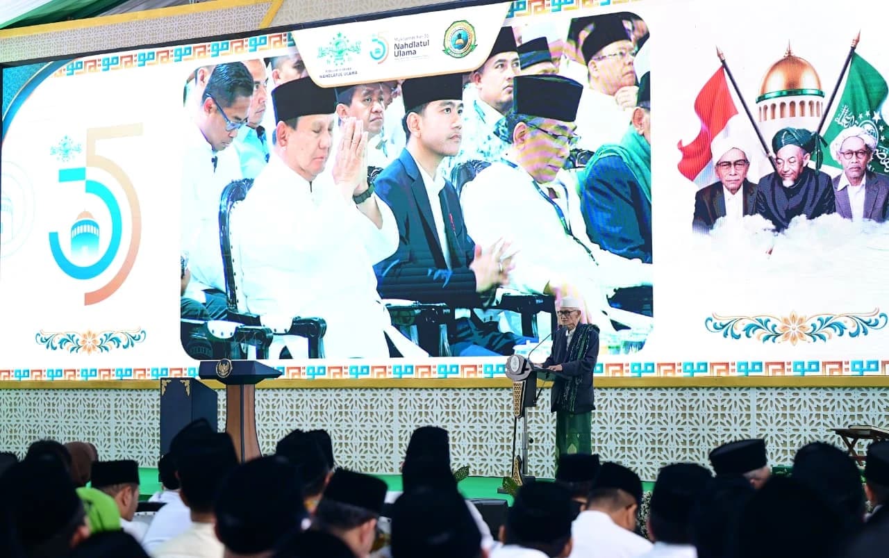 Presiden Prabowo Subianto menghadiri sekaligus meresmikan pembukaan Muktamar ke-35 Nahdlatul Ulama (NU) yang digelar di Lapangan Untung Surapati, Pondok Pesantren Bahrul Ulum Tambakberas, Kabupaten Jombang, Provinsi Jawa Timur, pada Kamis, 27 Agustus 2026. Muktamar kali ini mengusung tema “Menjaga Marwah, Memperkaya Khidmah untuk Kemaslahatan Bangsa.”