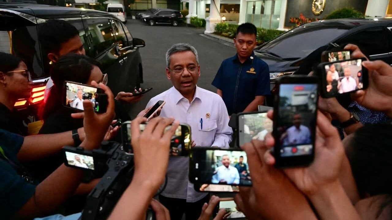 Menteri Keuangan (Menkeu) Suahasil Nazara menyampaikan keterangannya kepada awak media di Kompleks Istana Kepresidenan Jakarta, pada Rabu, 30 September 2026