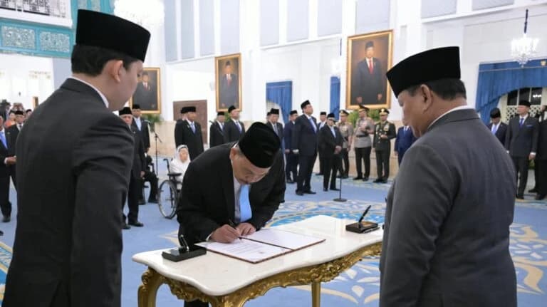 Dalam acara tersebut, Kepala Negara melantik Syahganda Nainggolan sebagai Kepala Badan Komunikasi Pemerintah. Sementara Fadli Tri Hartono dilantik sebagai Wakil Kepala Badan Komunikasi Pemerintah. Pengangkatan ini berdasarkan Keputusan Presiden RI Nomor 106/P Tahun 2026 tentang Pengangkatan Kepala dan Wakil Kepala Badan Komunikasi Pemerintah.