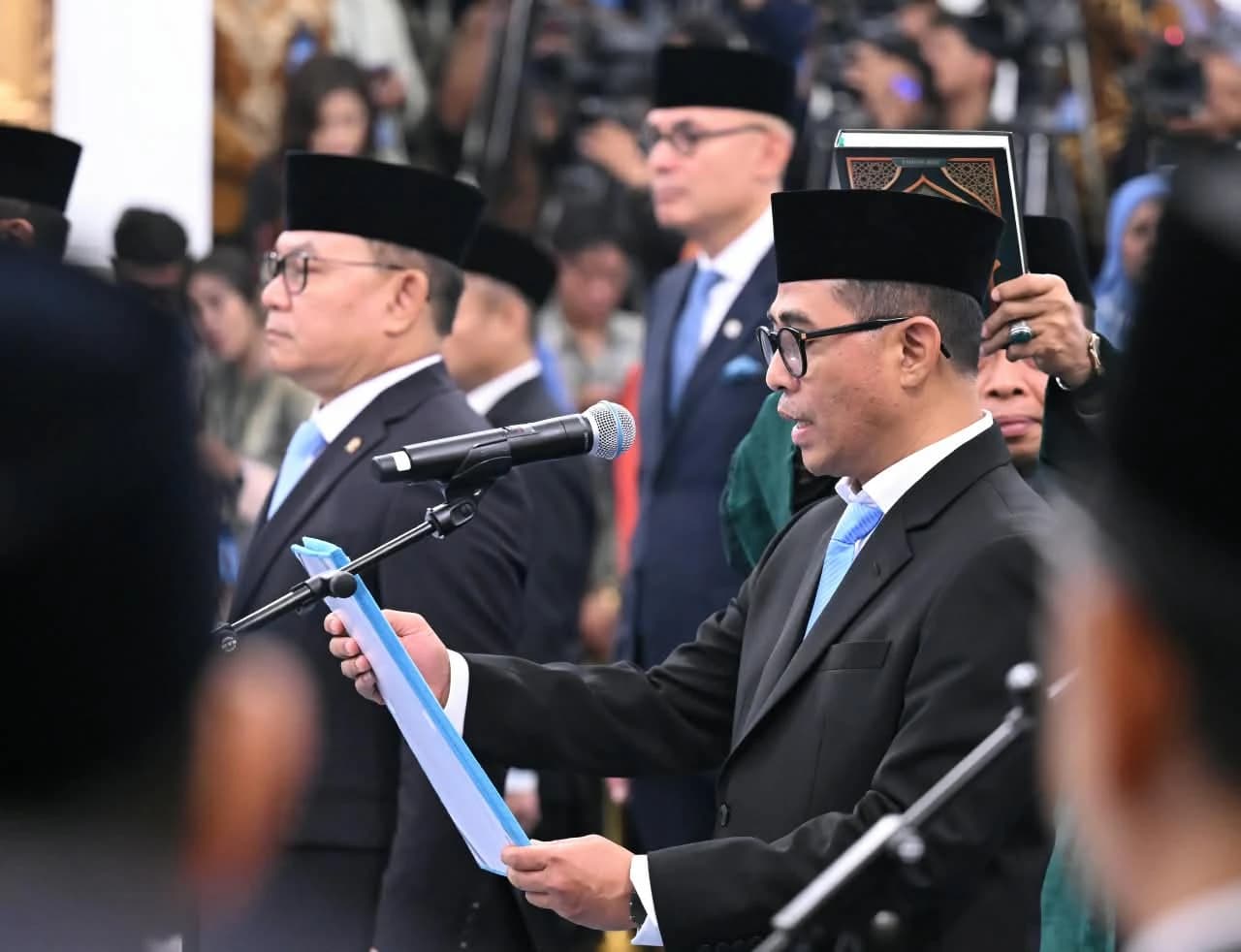 Presiden Prabowo Subianto menyaksikan pengucapan sumpah Ketua dan Anggota Ombudsman Republik Indonesia untuk sisa masa jabatan tahun 2026–2031 di Istana Negara, Jakarta, pada Kamis, 1 Oktober 2026. Pengangkatan tersebut berdasarkan Keputusan Presiden Republik Indonesia Nomor 84/P Tahun 2026 dan Nomor 96/P Tahun 2026 tentang Pengangkatan Ketua dan Anggota Ombudsman Republik Indonesia.