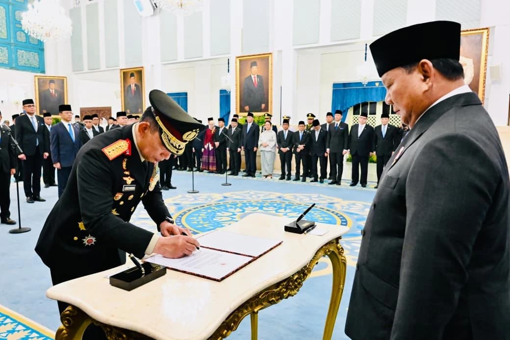 Presiden Prabowo Subianto melantik empat pejabat negara di Istana Negara, Jakarta, pada Kamis, 1 Oktober 2026. Mereka yakni Listyo Sigit Prabowo sebagai Kepala Staf Kepresidenan, Dedi Prasetyo sebagai Kepala Badan Reforma Agraria Nasional (BRAN), Ariyanto Wibowo sebagai Wakil Kepala Badan Pengawasan Keuangan dan Pembangunan (BPKP), serta Muhammad Fadil Imran sebagai Wakil Kepala Badan Otorita Pengelola Pantai Utara Jawa.