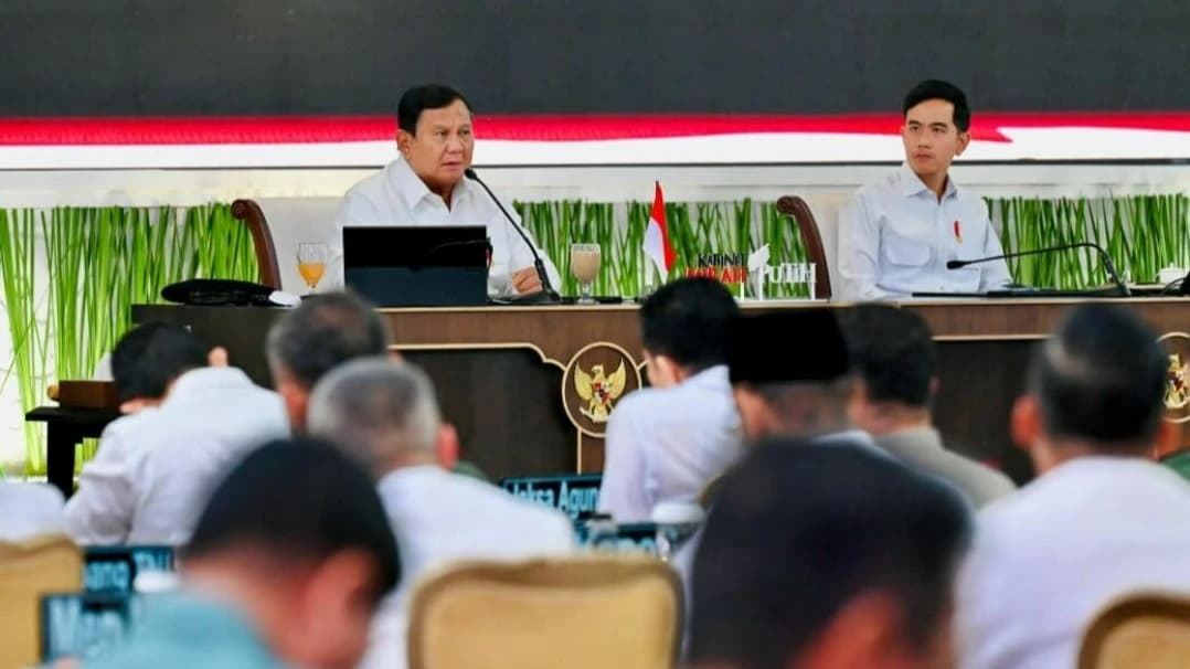 Presiden Prabowo Subianto menyampaikan arahan pada Sidang Kabinet Paripurna di Kompleks Istana Kepresidenan Jakarta, pada Rabu, 21 Oktober 2026.