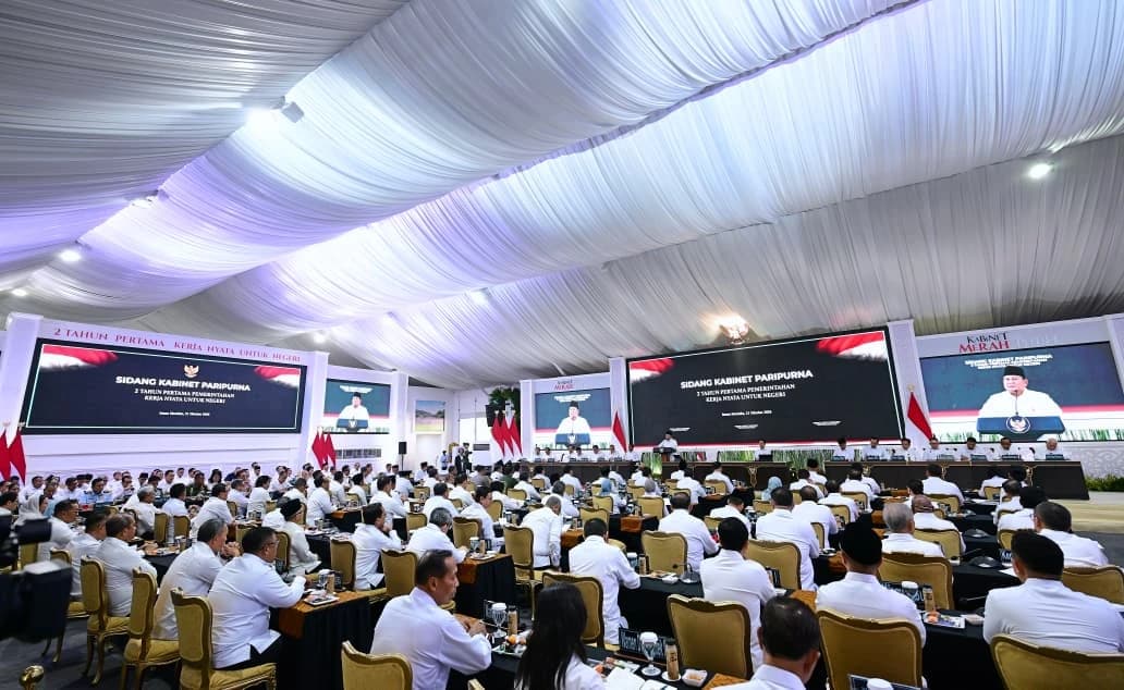 Presiden Prabowo Subianto memimpin Sidang Kabinet Paripurna (SKP) Dua Tahun Pertama Pemerintahan Kerja Nyata untuk Negeri di halaman tengah Kompleks Istana Kepresidenan Jakarta, pada Rabu, 21 Oktober 2026. 
