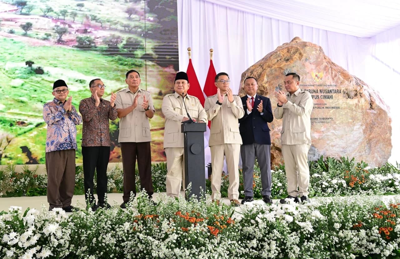 Presiden Prabowo Subianto meresmikan SMA Taruna Nusantara Kampus Cimahi yang berlokasi di Kota Cimahi, Provinsi Jawa Barat, pada Jumat, 30 Oktober 2026. Peresmian ini menjadi bagian dari upaya pemerintah dalam memperkuat kualitas pendidikan nasional. SMA Taruna Nusantara Kampus Cimahi dibangun di atas lahan seluas 30,2 hektare. Sekolah ini memiliki 30 ruang kelas beserta fasilitas pendukung lainnya dengan total peserta didik sebanyak 677 siswa.