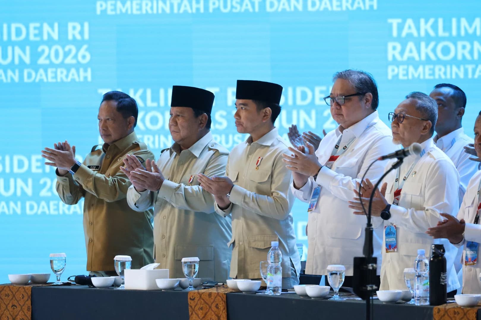 “Keberadaan kita sebagai pemimpin adalah untuk berbakti dan mengabdi kepada rakyat,” tegas Presiden di hadapan peserta Rakornas.
