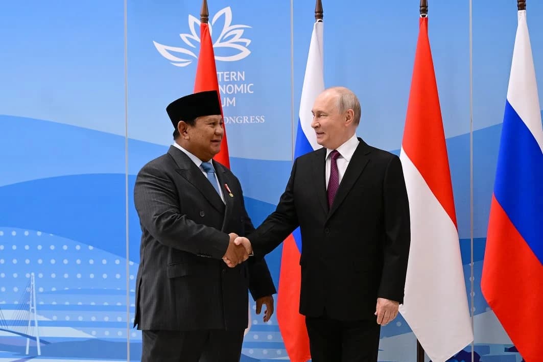 Presiden Republik Indonesia Prabowo Subianto melakukan pertemuan bilateral dengan Presiden Federasi Rusia Vladimir Putin di Vladivostok, Federasi Rusia, pada Kamis, 3 September 2026.