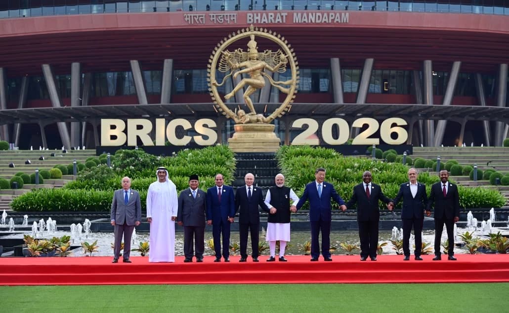 Presiden Republik Indonesia, Prabowo Subianto, mengikuti kegiatan penanaman pohon bersama atau joint tree plantation bersama para pemimpin negara anggota dalam rangkaian Konferensi Tingkat Tinggi (KTT) BRICS 2026. Penanaman pohon tersebut berlangsung di area Nataraj Statue, Bharat Mandapam, Republik India, pada Sabtu, 12 September 2026.