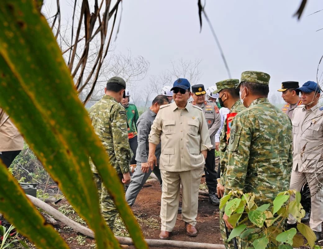 Karhutla bukan sekadar api yang harus dipadamkan. Ia adalah persoalan lingkungan, keselamatan masyarakat, penegakan hukum, dan tanggung jawab bersama. Dan melalui arahan Presiden Prabowo, pemerintah sedang mendorong agar persoalan itu ditangani dengan standar ketegasan yang lebih tinggi.