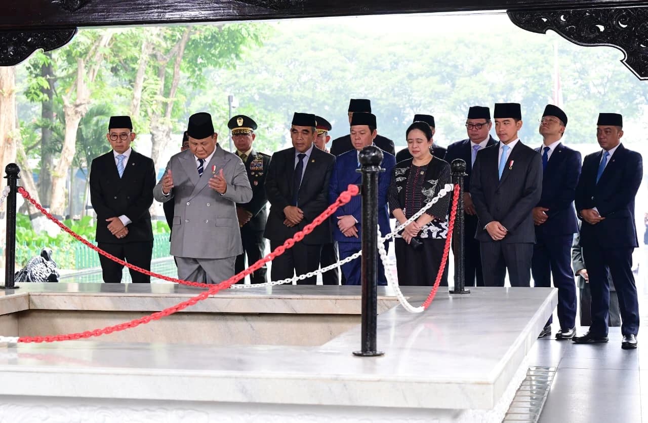 Presiden Prabowo Subianto memimpin upacara peringatan Hari Kesaktian Pancasila Tahun 2026 yang digelar di Monumen Pancasila Sakti, Lubang Buaya, Jakarta, pada Kamis, 1 Oktober 2026. Upacara berlangsung dengan khidmat sebagai momentum untuk mengenang jasa para pahlawan revolusi sekaligus meneguhkan Pancasila sebagai dasar dan ideologi bangsa.