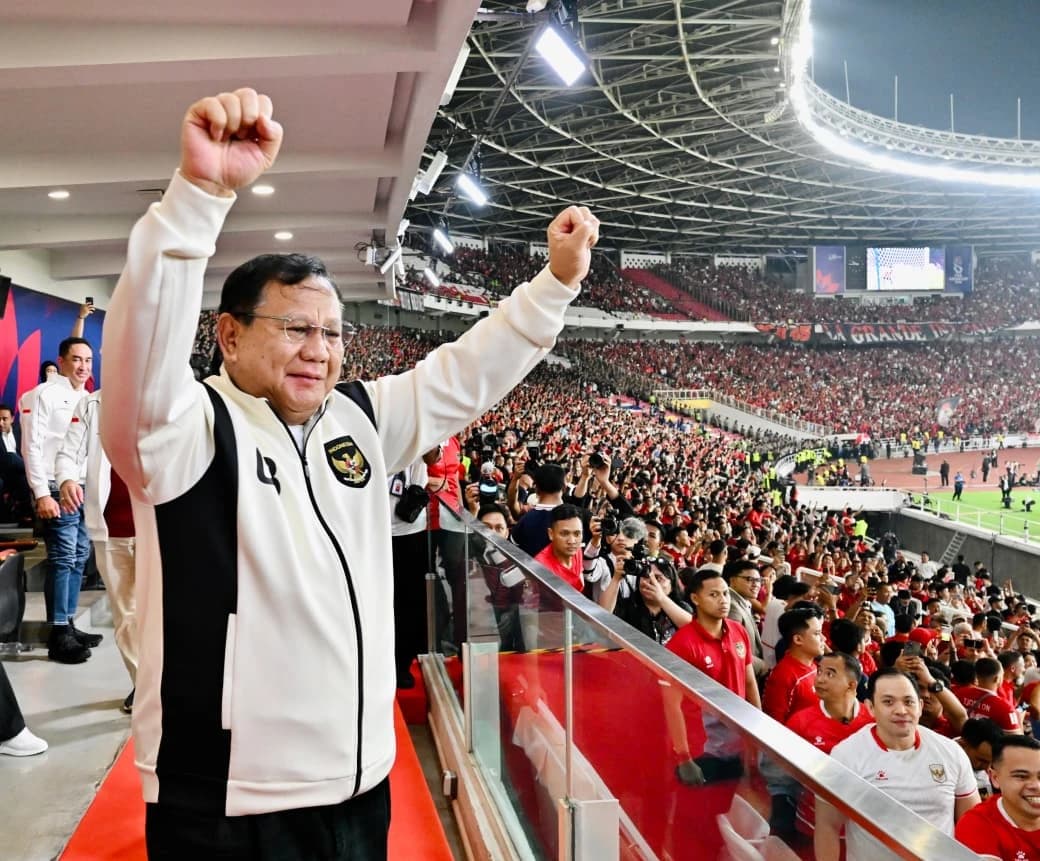 Presiden Prabowo Subianto menyaksikan langsung perjuangan Tim Nasional Indonesia mencetak sejarah dengan menjuarai edisi perdana FIFA ASEAN Cup 2026. Laga final menghadapi Tailan berlangsung dramatis di Stadion Utama Gelora Bung Karno (SUGBK), Jakarta, pada Senin malam, 5 Oktober 2026.