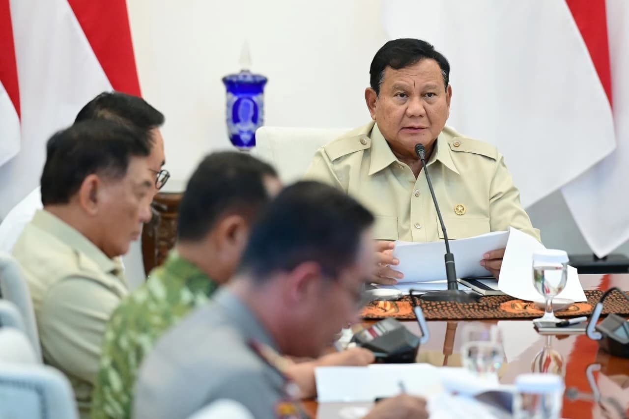 Dalam rapat tersebut, Kepala Badan Nasional Penanggulangan Bencana (BNPB) Suharyanto melaporkan bahwa kebakaran baru ditemukan di kawasan Taman Nasional Tanjung Puting dengan luas sekitar 513,89 hektare. Penanganan dilakukan melalui penguatan satuan tugas darat, sementara operasi udara masih terkendala rendahnya jarak pandang akibat asap tebal.